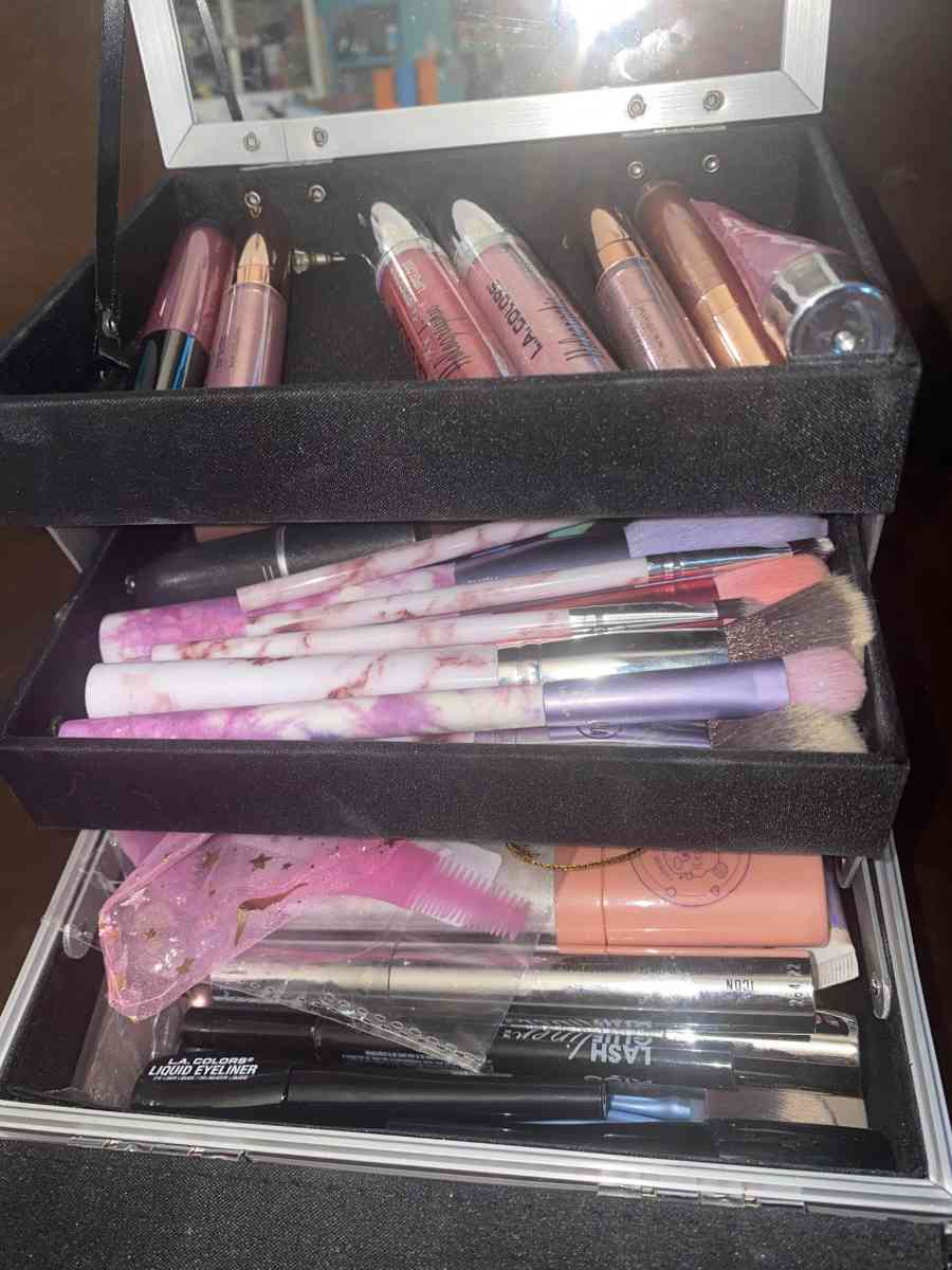 Makeup box  Jewelry Box Earrings - Corning, California - FleaMarketBay