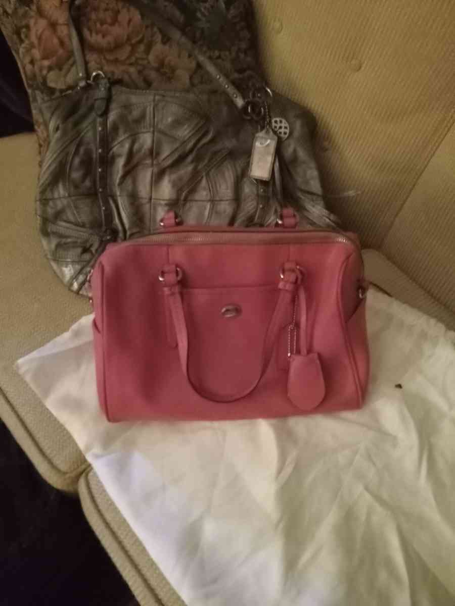 purses wristlet and wallets - Mansfield, Louisiana - FleaMarketBay