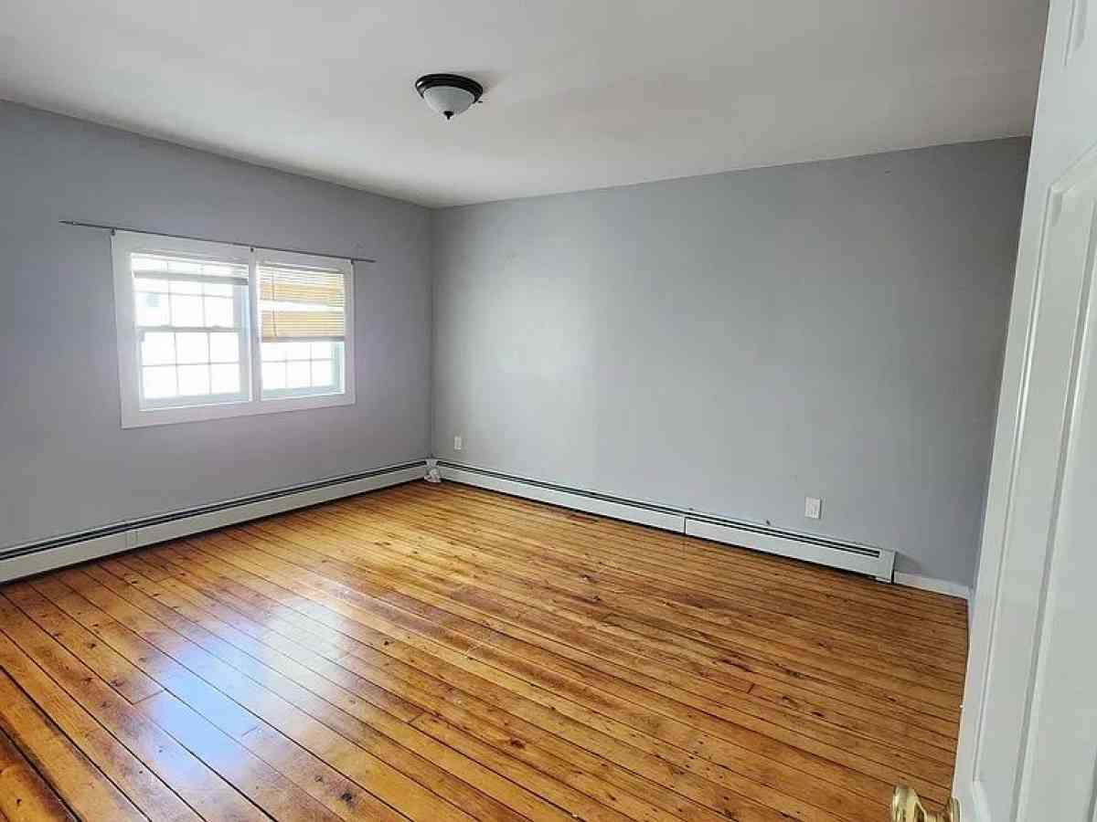 Apartment for Rent - Fall River, Massachusetts - FleaMarketBay