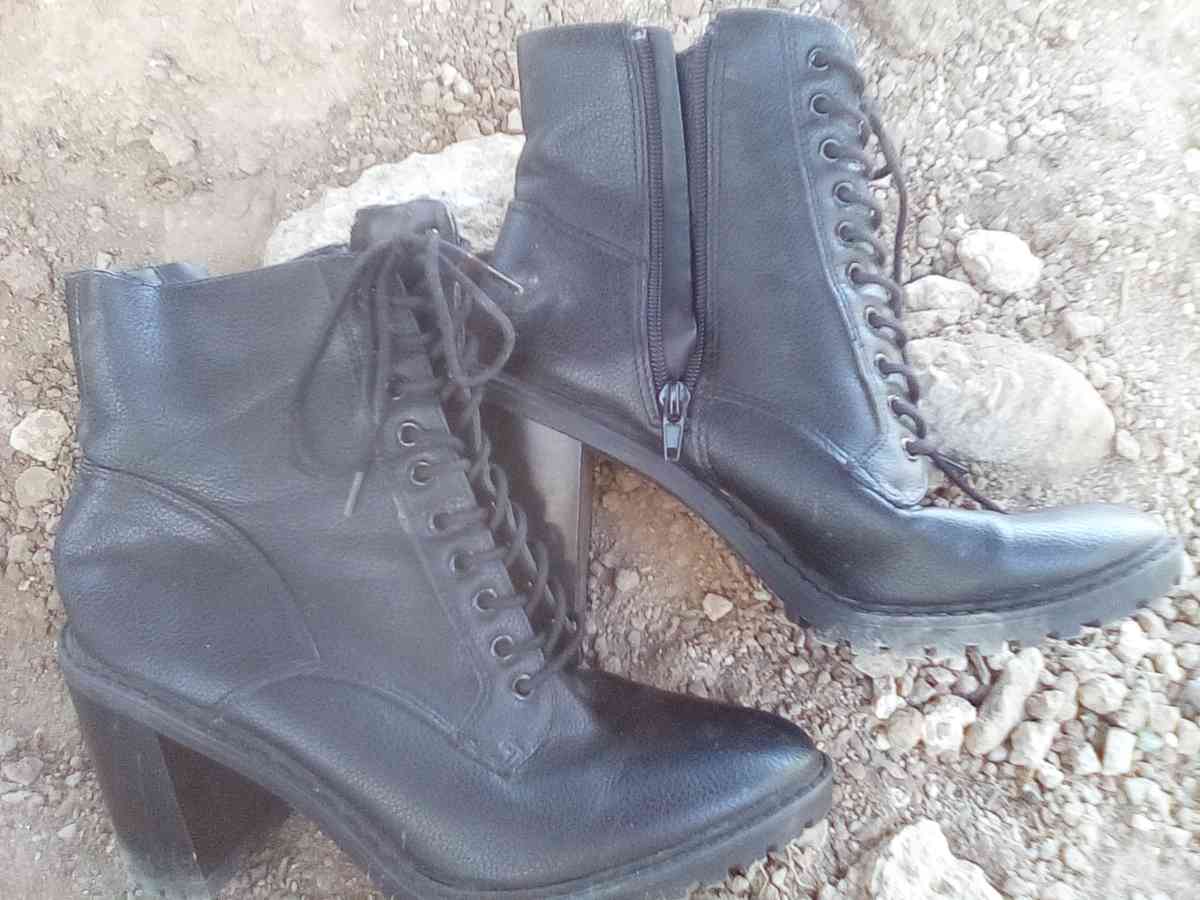 black leather ankle boots size 8 - Tucson, Arizona