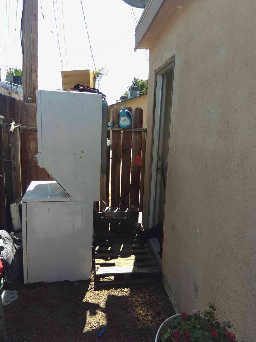 stacked washer and dryer super load - Bakersfield, California - FleaMarketBay