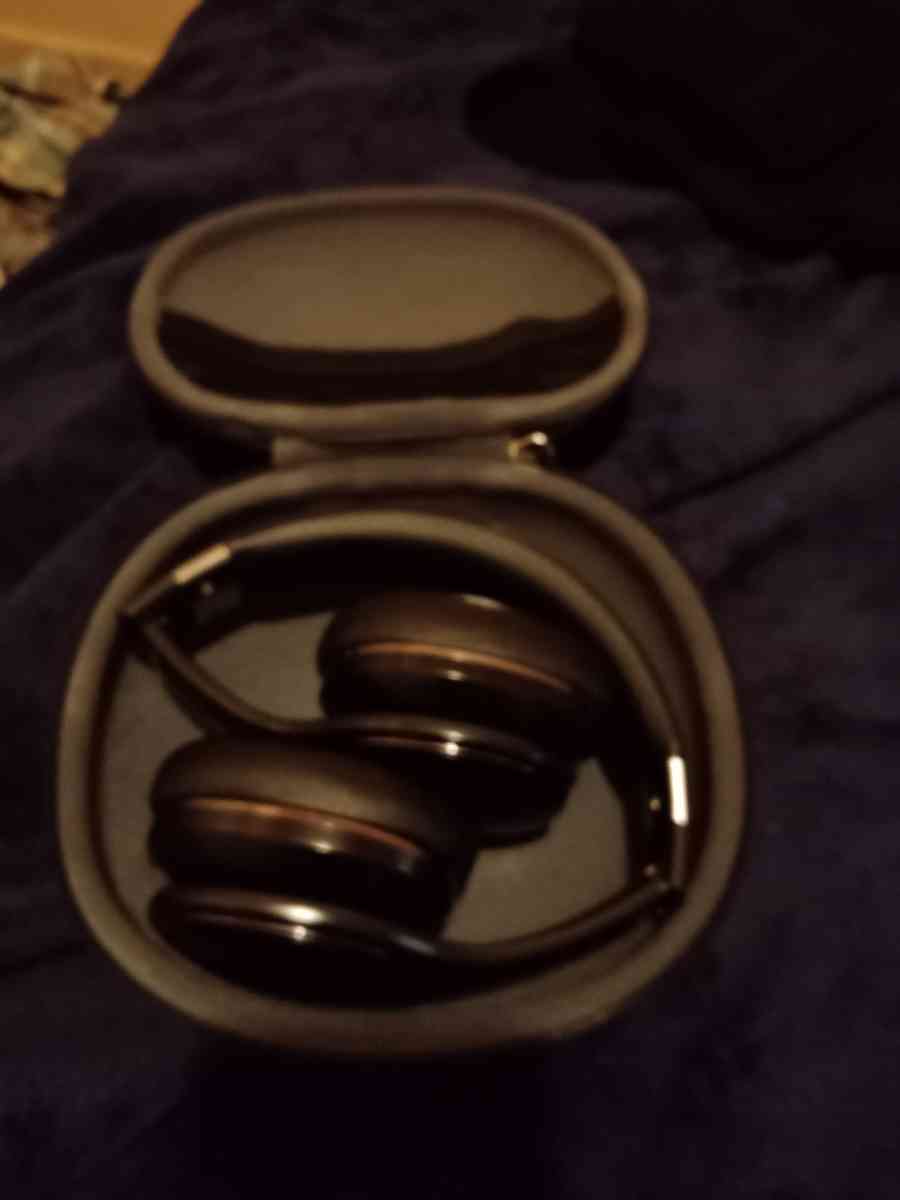 Samsung level on wired portable one ear headphones 35mm jack - Detroit, Michigan - FleaMarketBay
