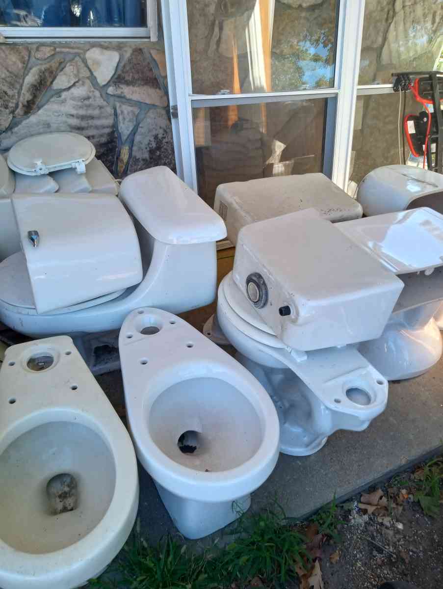 toilets - Agency, Missouri