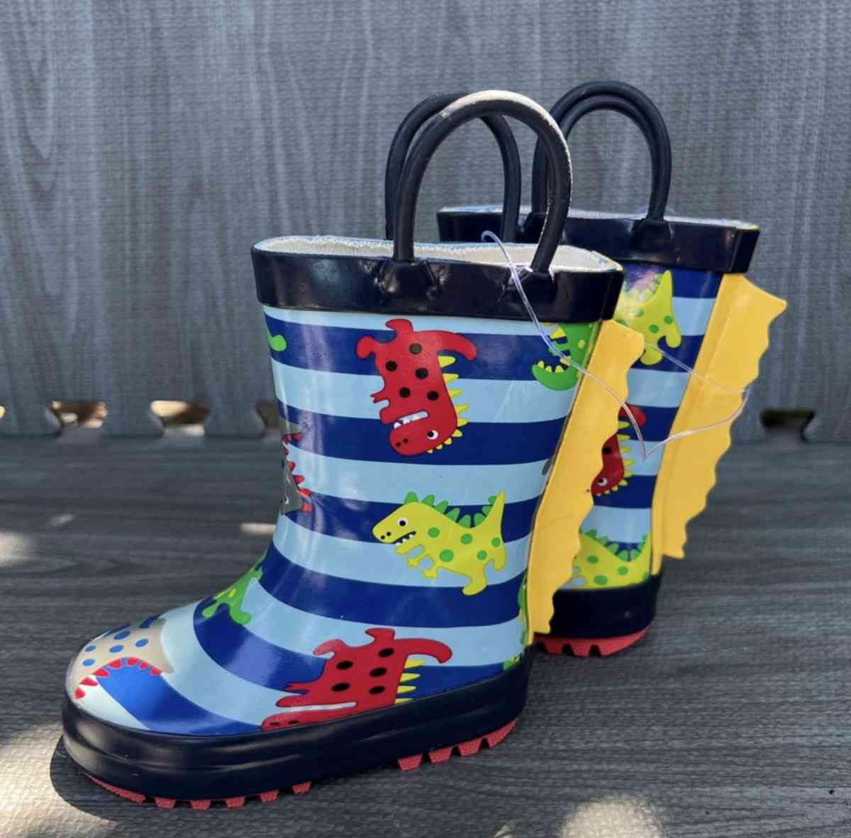 kids rain boots size 5 - Huntington Park, California