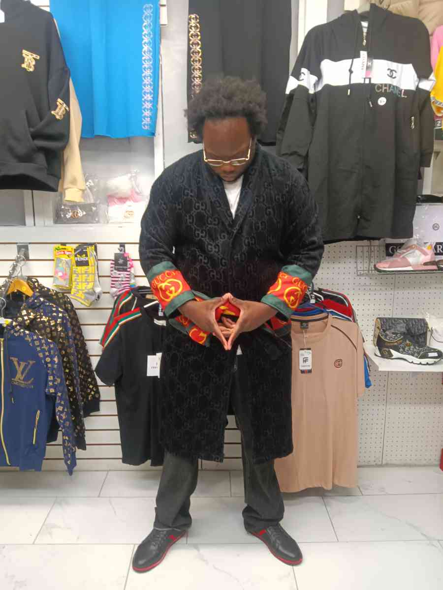 unisex Gucci robe M and XL - Norfolk, Virginia - FleaMarketBay