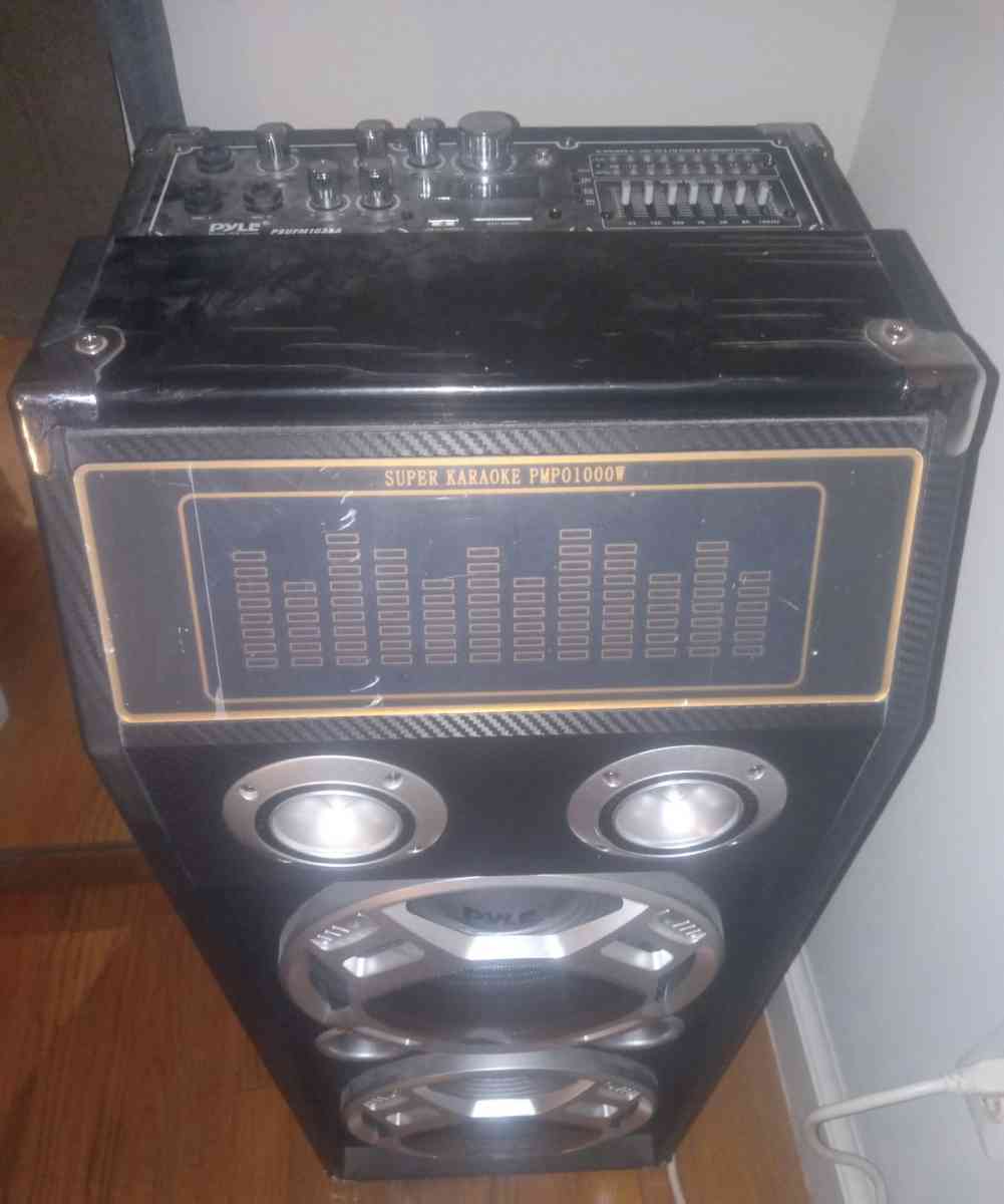 I am selling a speaker in good condition like new it has blu - Chesterfield, Virginia - FleaMarketBay