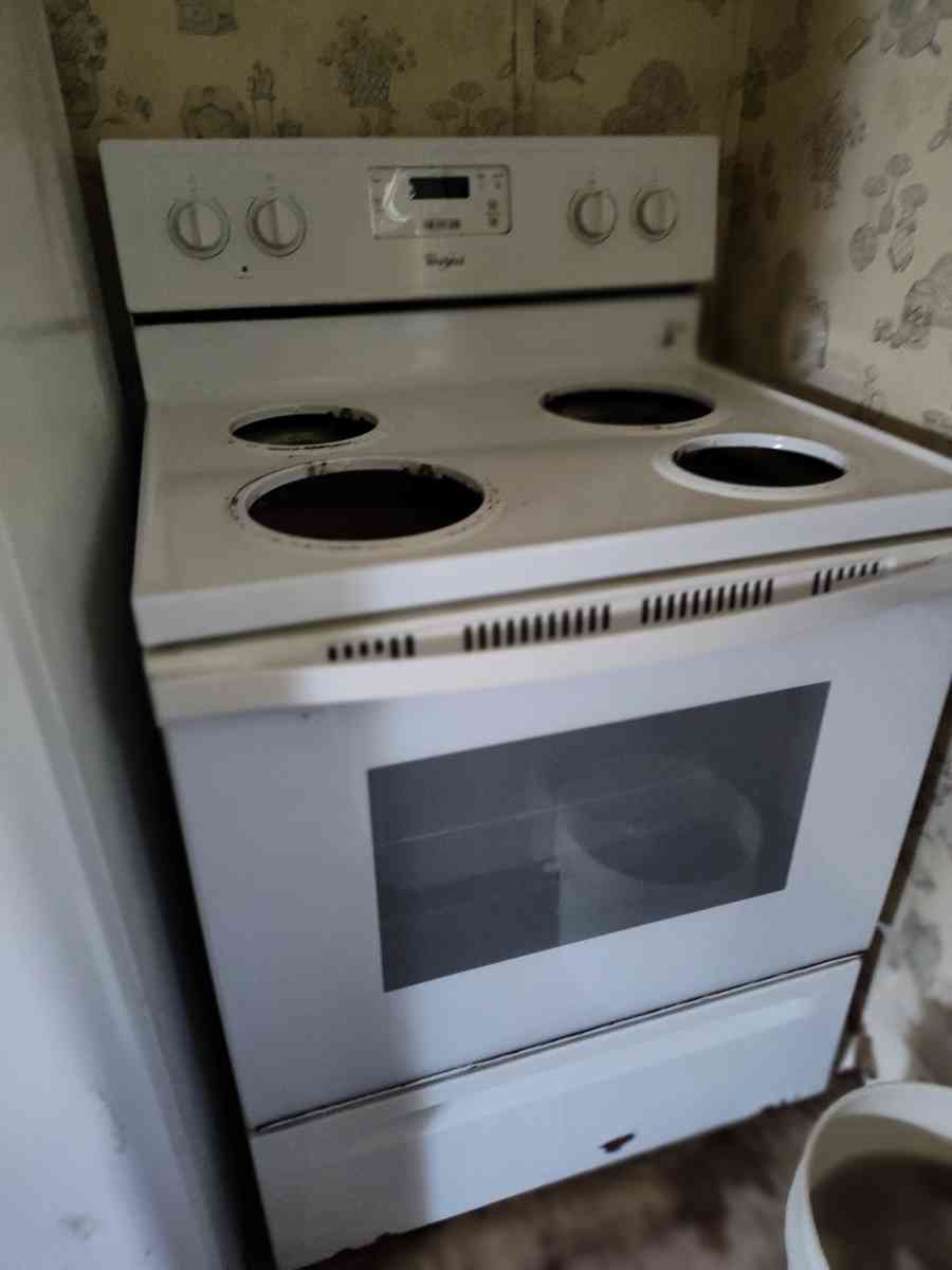 Whirlpool Electric Stove - Opp, Alabama - FleaMarketBay