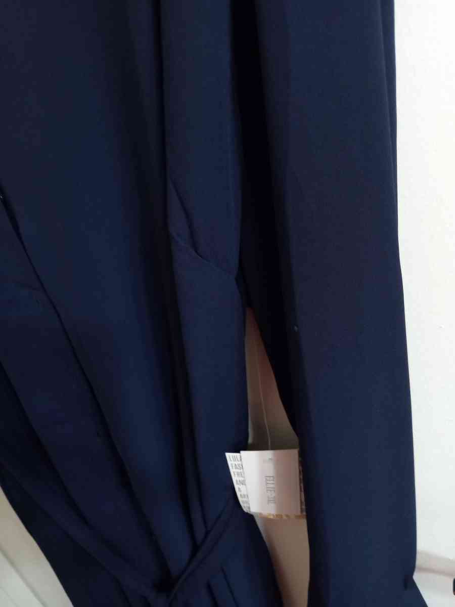 NWT 3XL LuLaRoe Ellie 25 Fits size 26 to 28 Retails for  52 - Hemet, California - FleaMarketBay