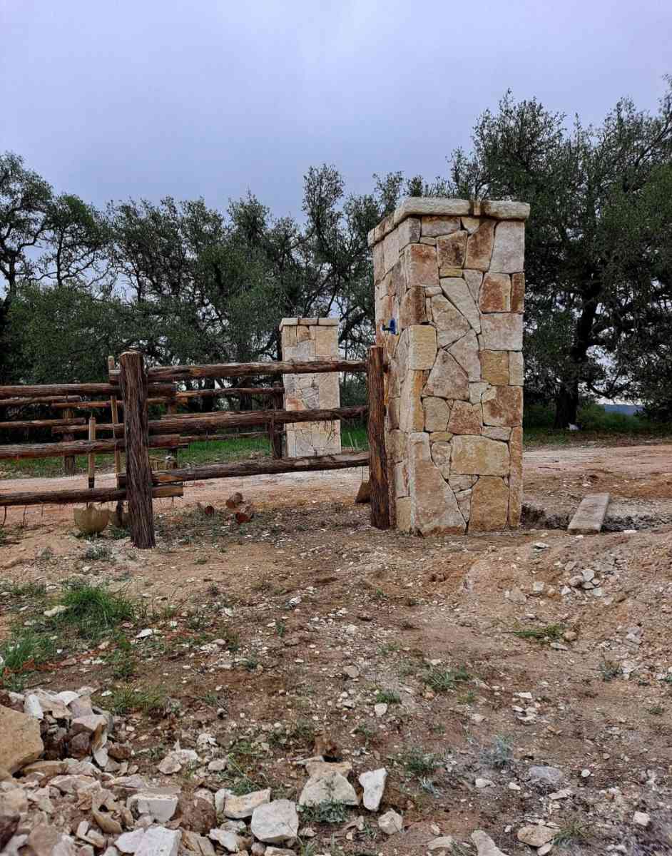 masonry stone work - Center Point, Texas - FleaMarketBay