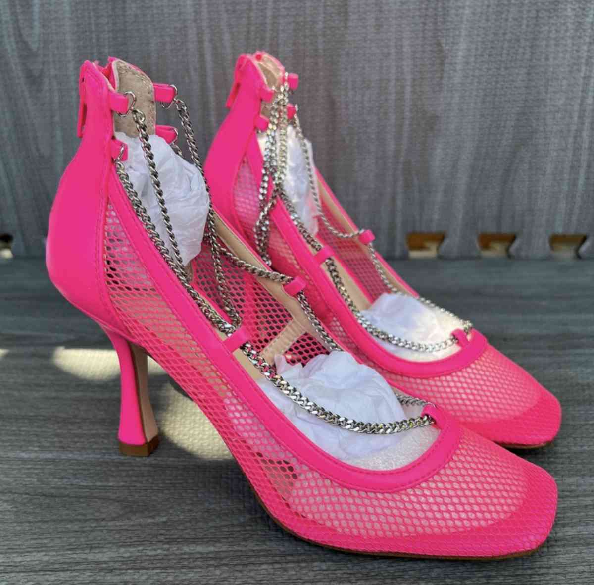 HEELS SIZE 5 and a half - Huntington Park, California - FleaMarketBay