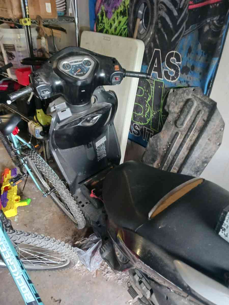 Im selling my moped runs fine - Houston, Texas - FleaMarketBay