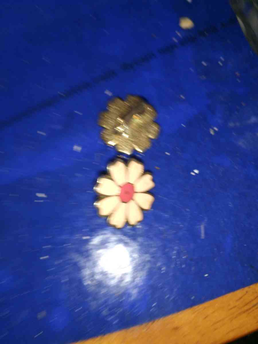 Vintage pair of enameled clip on earrings - Pawtucket, Rhode Island - FleaMarketBay