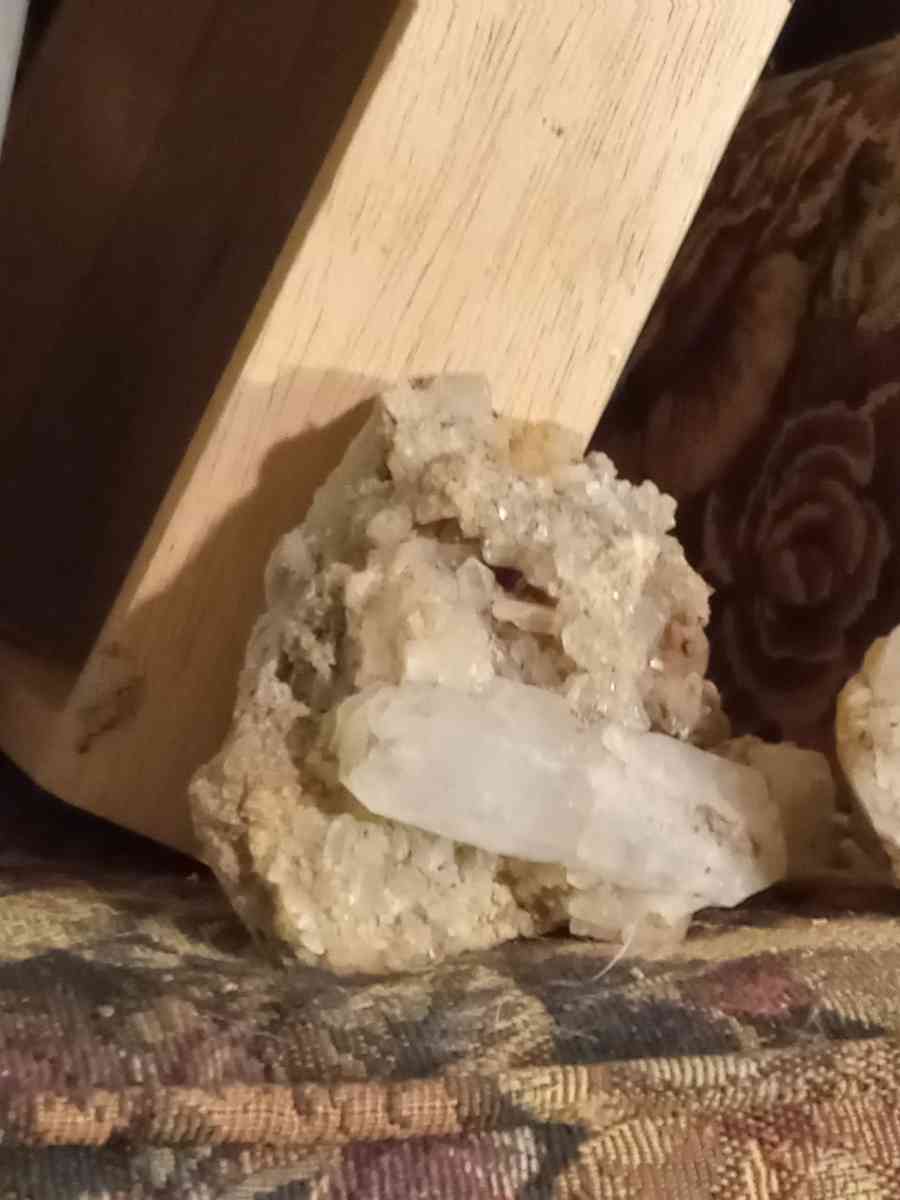Quartz Mineral rock and crystals - Mansfield, Louisiana - FleaMarketBay