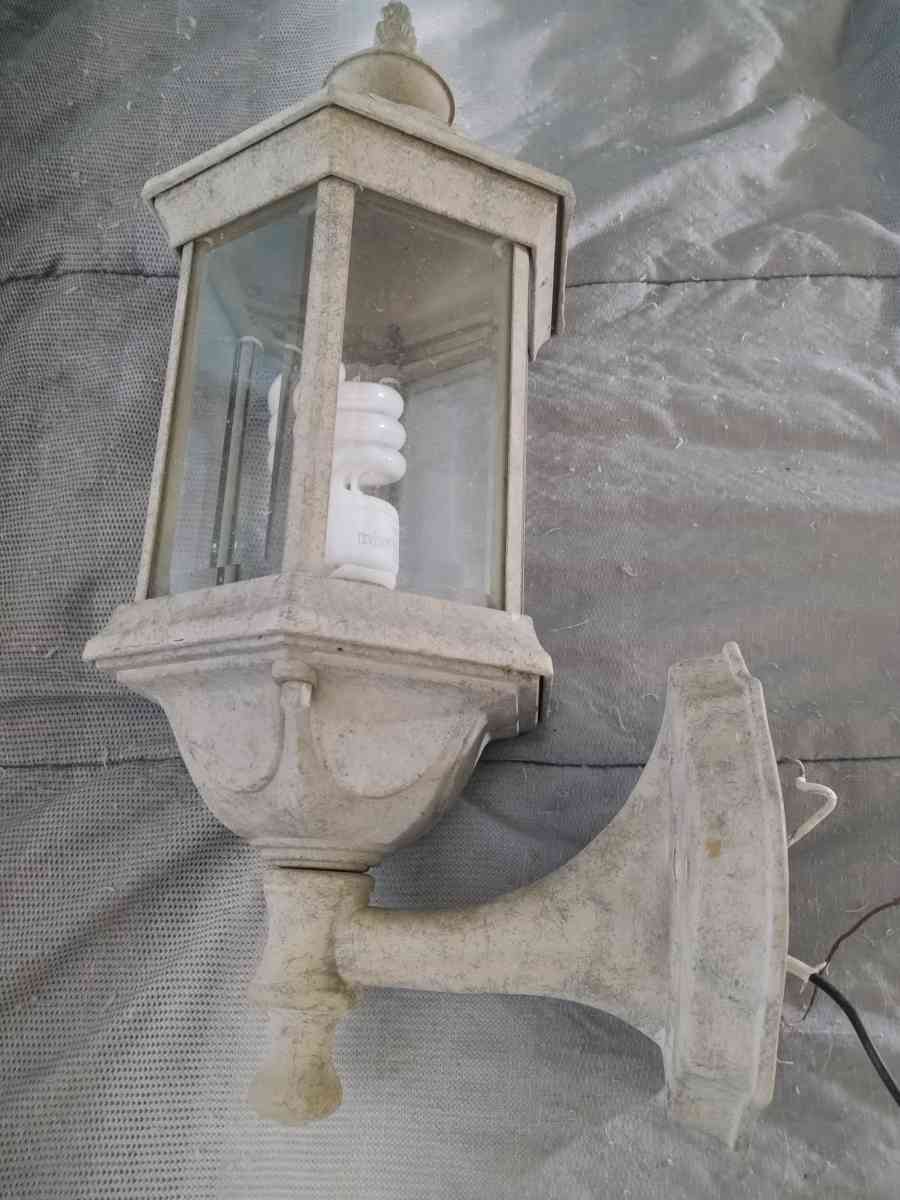 outside light - Meriden, Connecticut