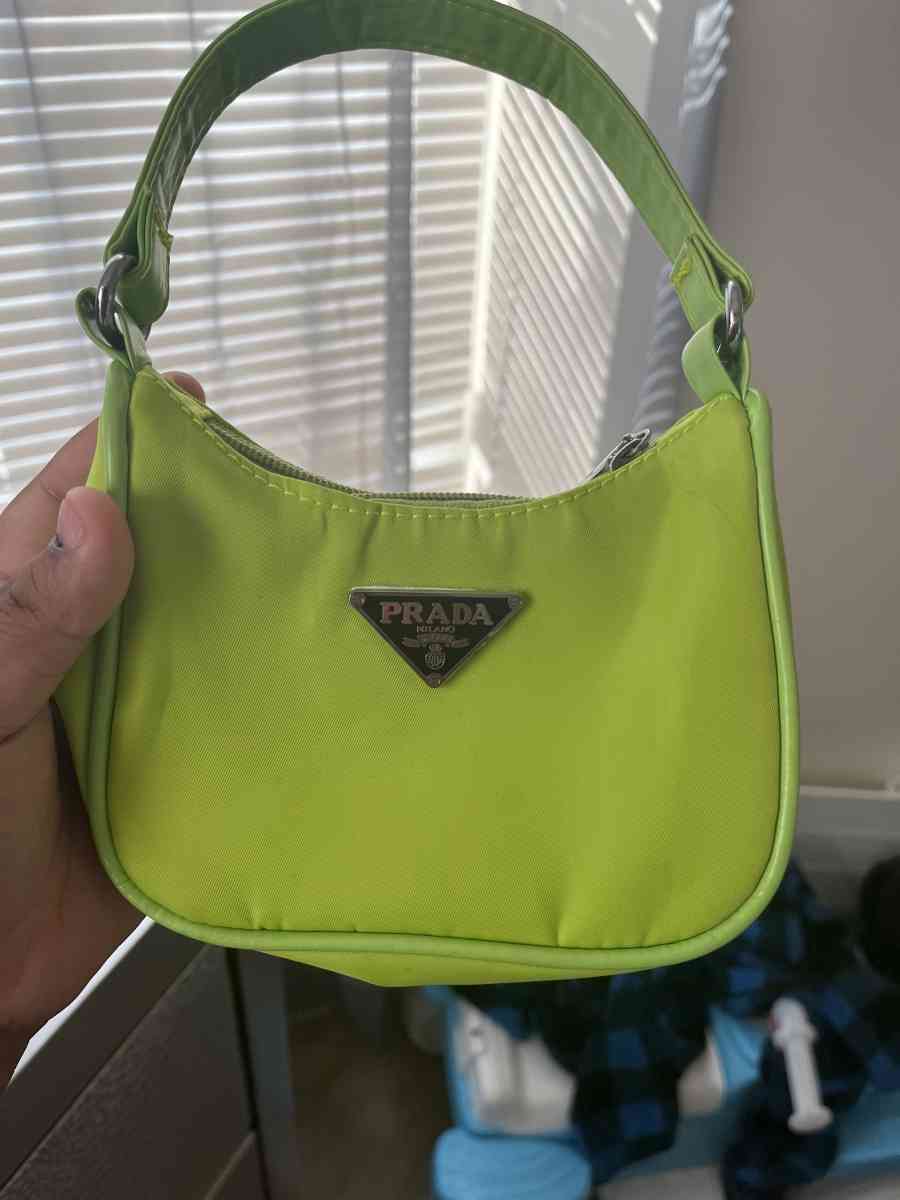 Prada purse - Holyoke, Massachusetts - FleaMarketBay