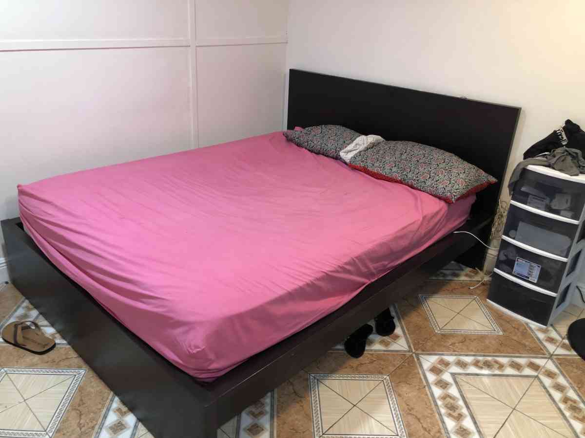 Queen bed - Miami, Florida - FleaMarketBay