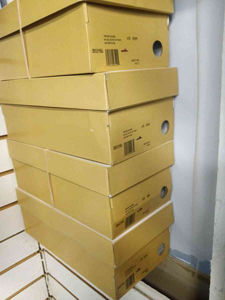 mk slides sizes 9 and 10 - Norfolk, Virginia - FleaMarketBay