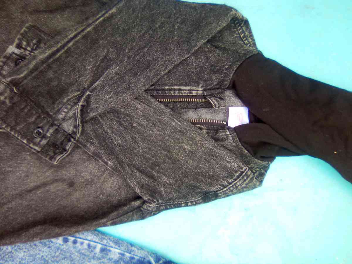 Boy clothes - Flint, Michigan - FleaMarketBay