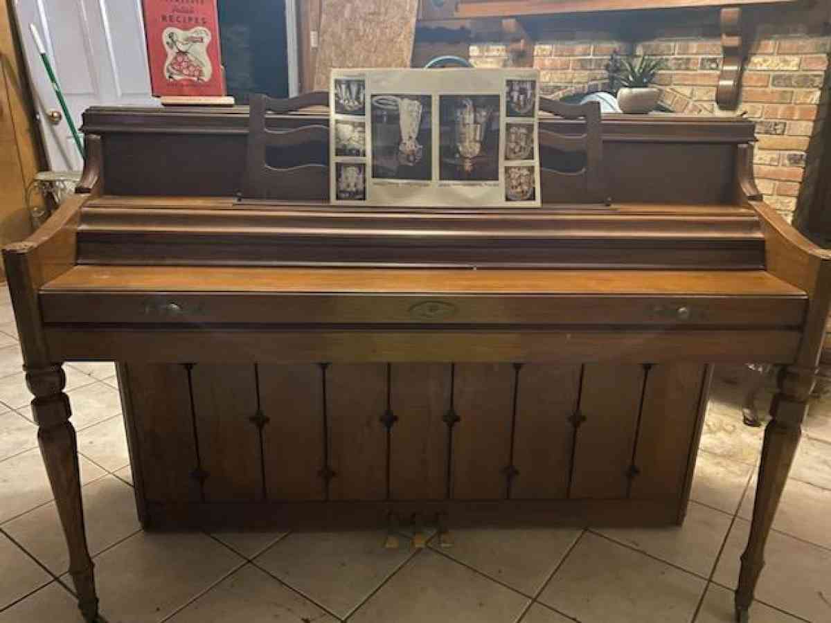 Vintage Piano Wurlitzer Original - Lafayette, Louisiana - FleaMarketBay