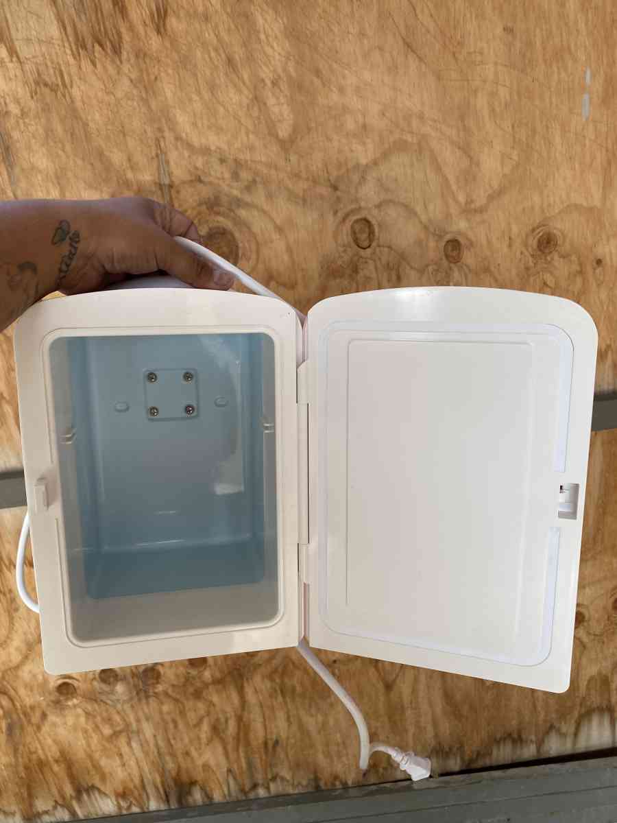 skin care mini fridge - North Hollywood, California - FleaMarketBay