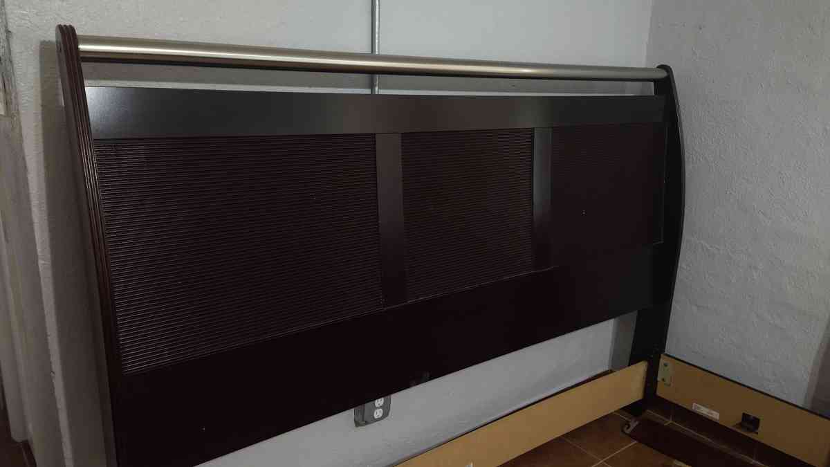 King size bed - Houston, Texas - FleaMarketBay