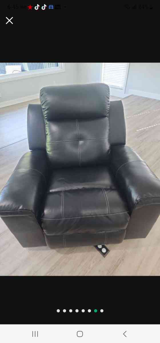 3piece living room  And everything that is in the pictures - Grand Prairie, Texas - FleaMarketBay