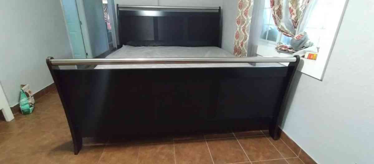 King size bed - Houston, Texas - FleaMarketBay