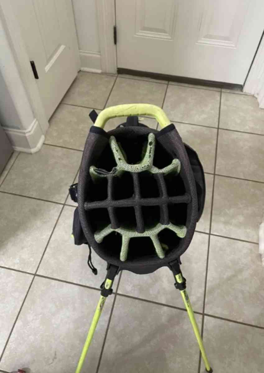 full set of nike golf clubs - Mccomb, Mississippi - FleaMarketBay