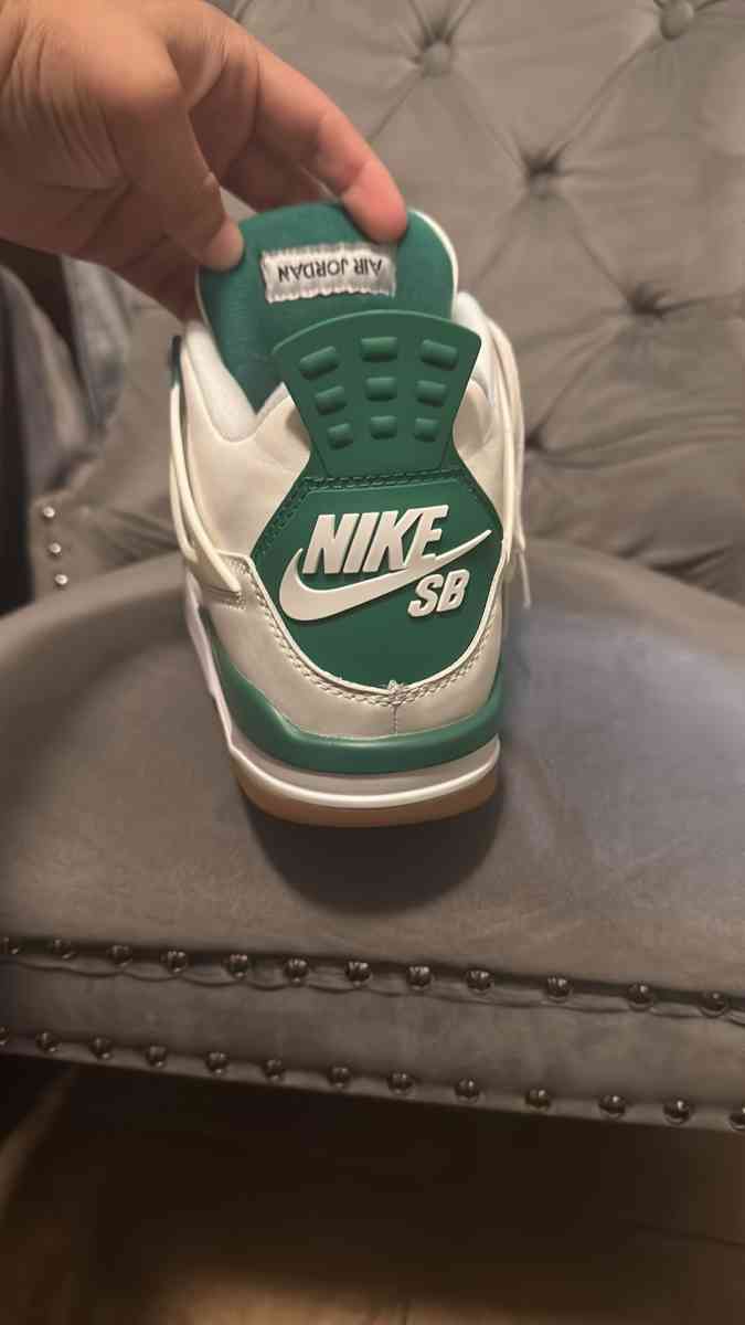 air Jordan 4s pine green - Hialeah, Florida - FleaMarketBay