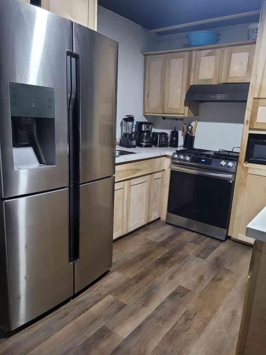 fridge and stove - Hidalgo, Texas