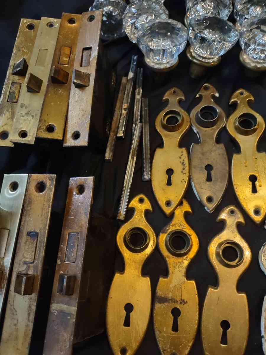 8 glass door knob sets - Spokane, Washington - FleaMarketBay