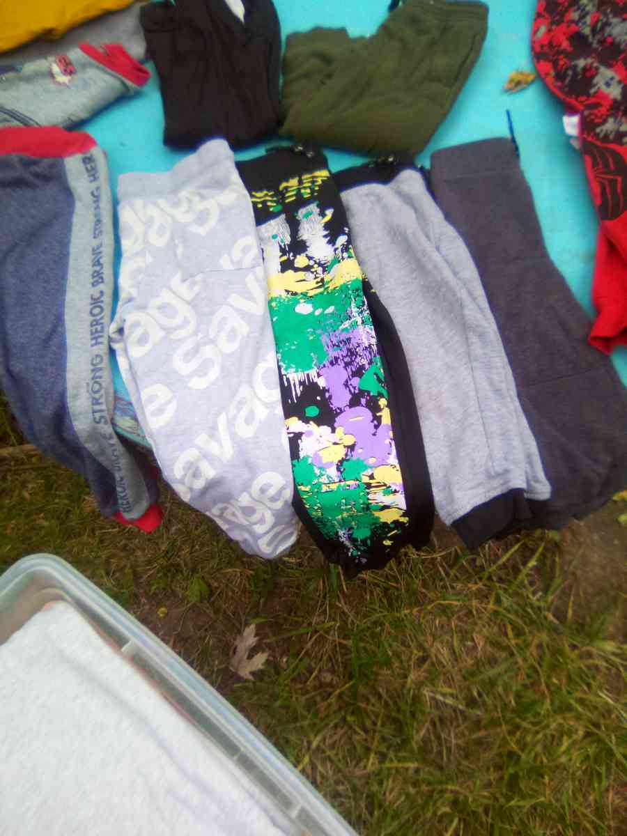 Boy clothes - Flint, Michigan - FleaMarketBay