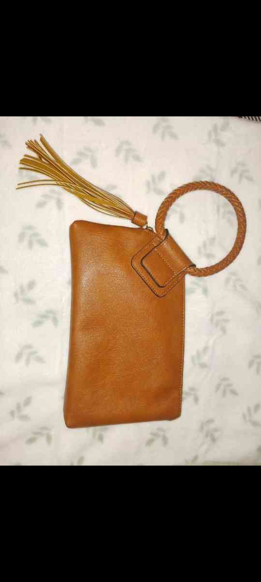 Wristlet Clutch - Twin City, Georgia - FleaMarketBay