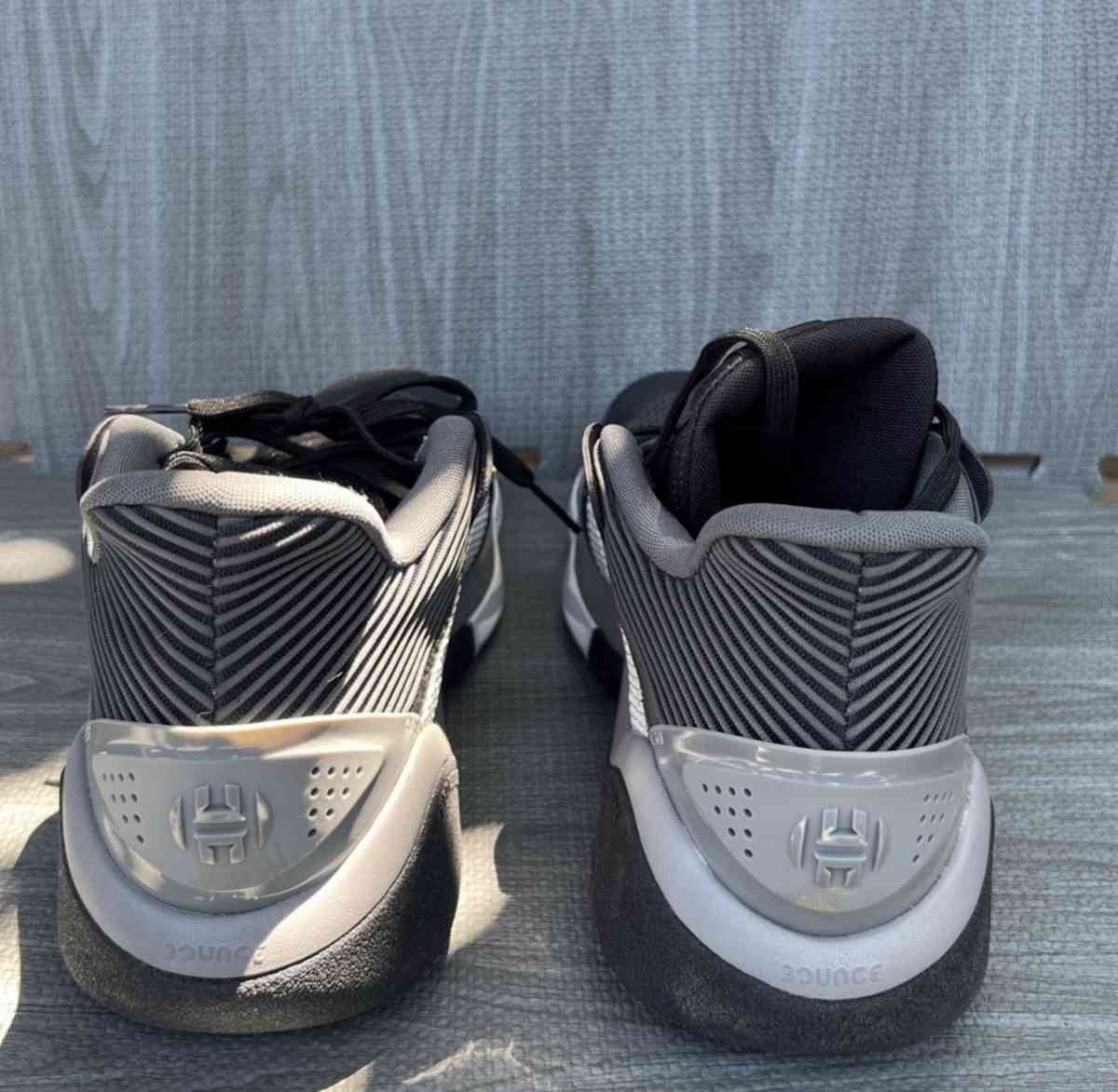 mens basketball size 12 and a half - Huntington Park, California - FleaMarketBay