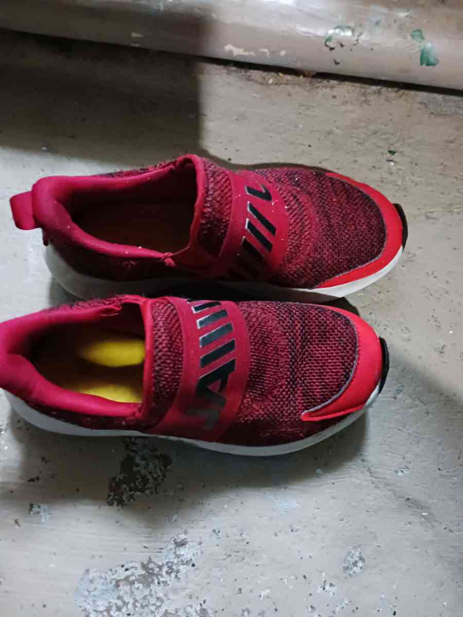 Under Armour Surge 3 Slip On boys  Running Shoes - Baxter, Minnesota - FleaMarketBay