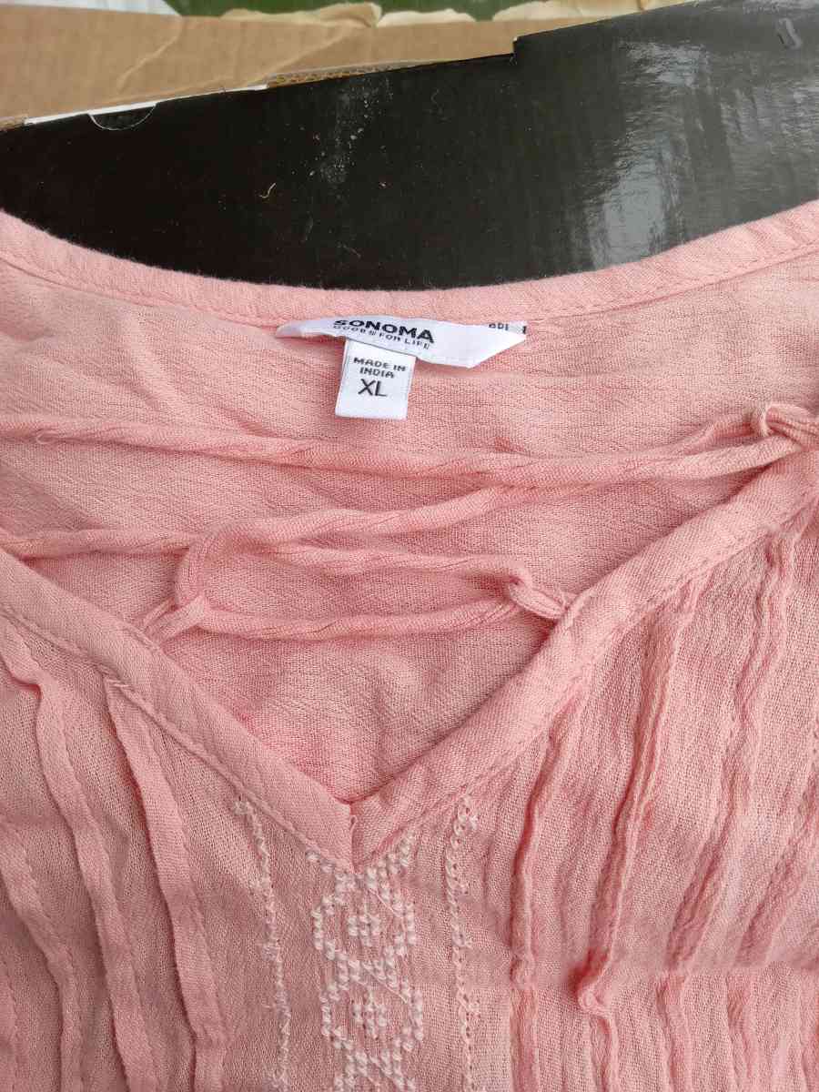 womans tops - South Milwaukee, Wisconsin - FleaMarketBay