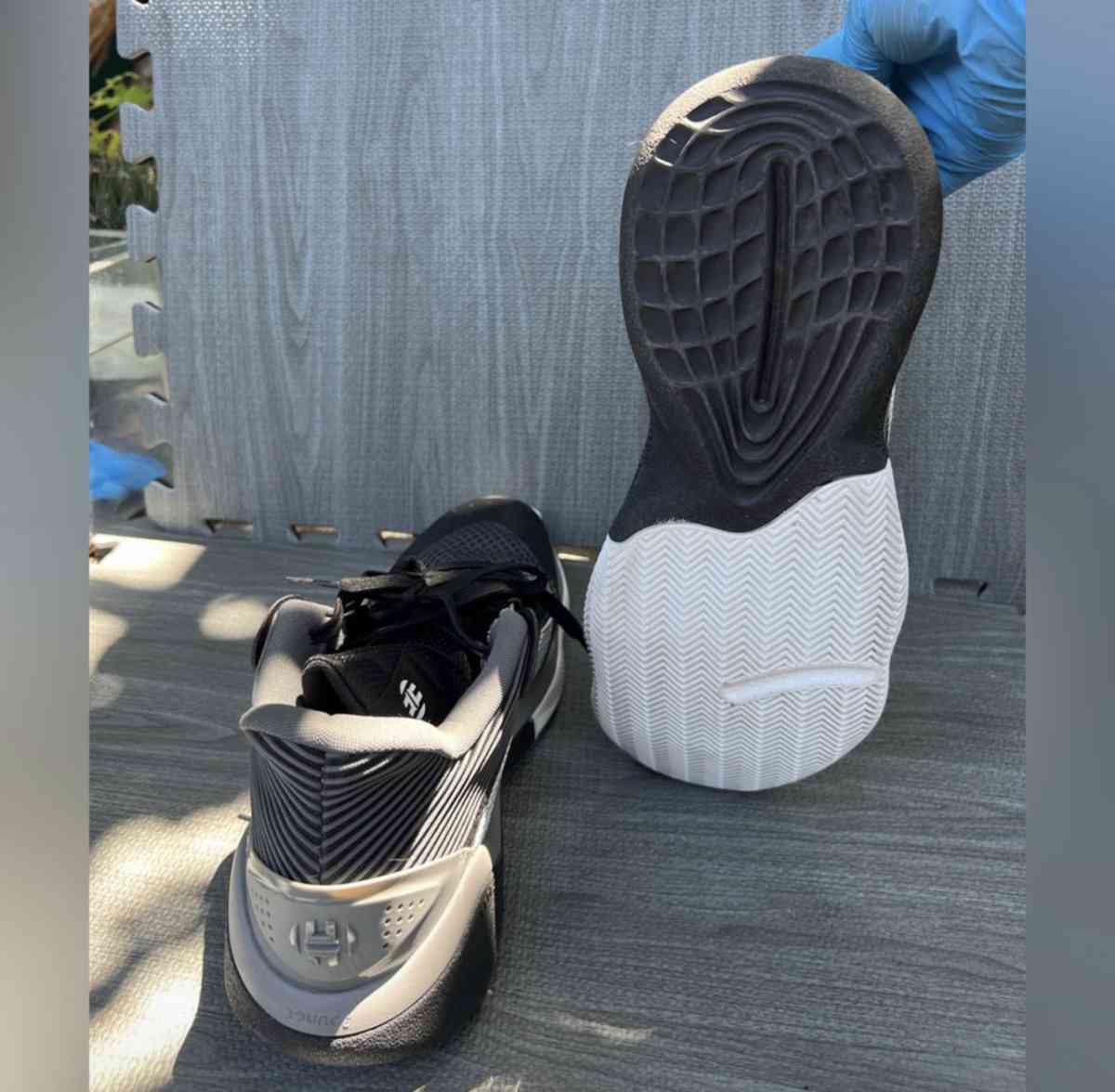 mens basketball size 12 and a half - Huntington Park, California - FleaMarketBay