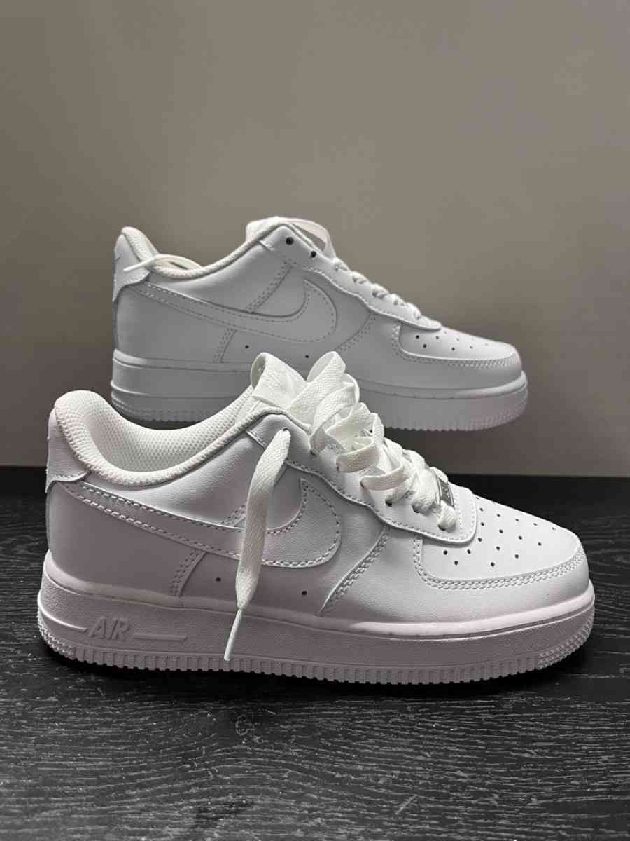 Air Force 1 women sz 7 - Paterson, New Jersey