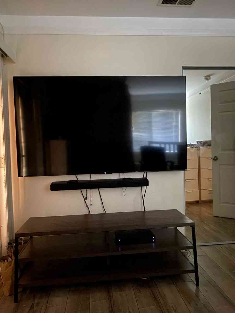 75 inch smart tv - Van Nuys, California - FleaMarketBay