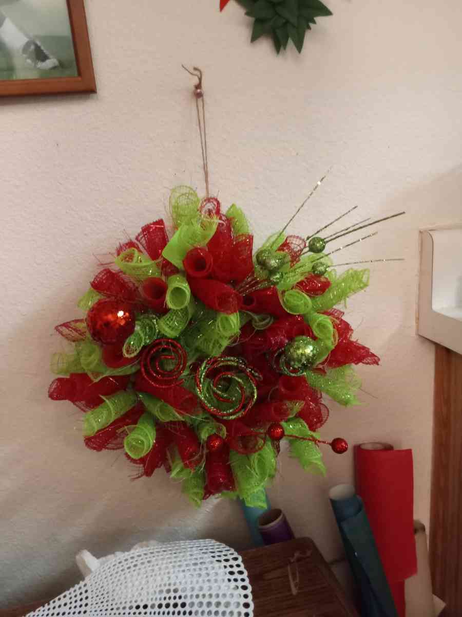 Holiday wreaths - Farmington, Utah - FleaMarketBay