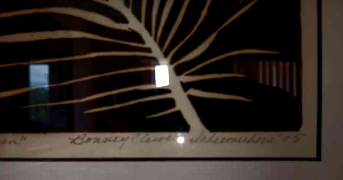 Lauderdale artist that paints Ying and yang in black and whi