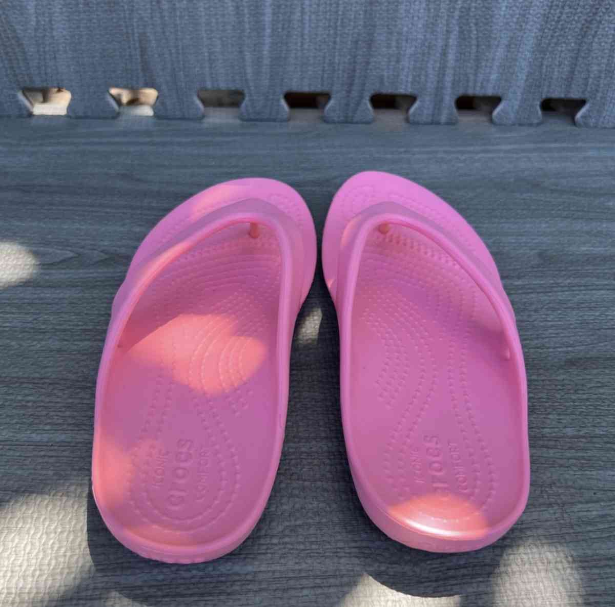 Crocs size 5 - Huntington Park, California - FleaMarketBay