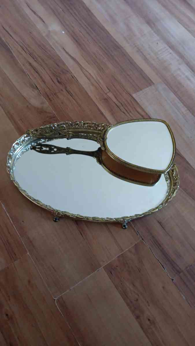 Antique mirror and make up set - Burns Flat, Oklahoma