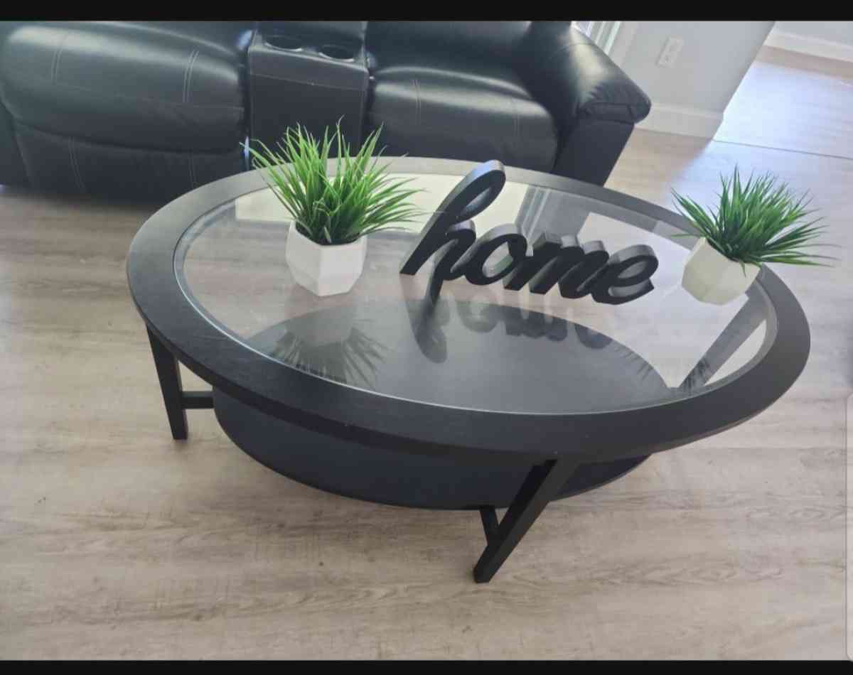 3piece living room  And everything that is in the pictures - Grand Prairie, Texas - FleaMarketBay