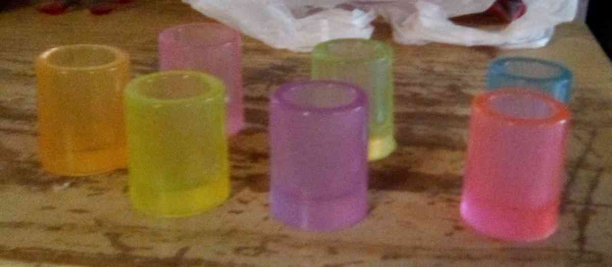 Glow in the dark UV shot glasses - Woodsboro, Texas - FleaMarketBay