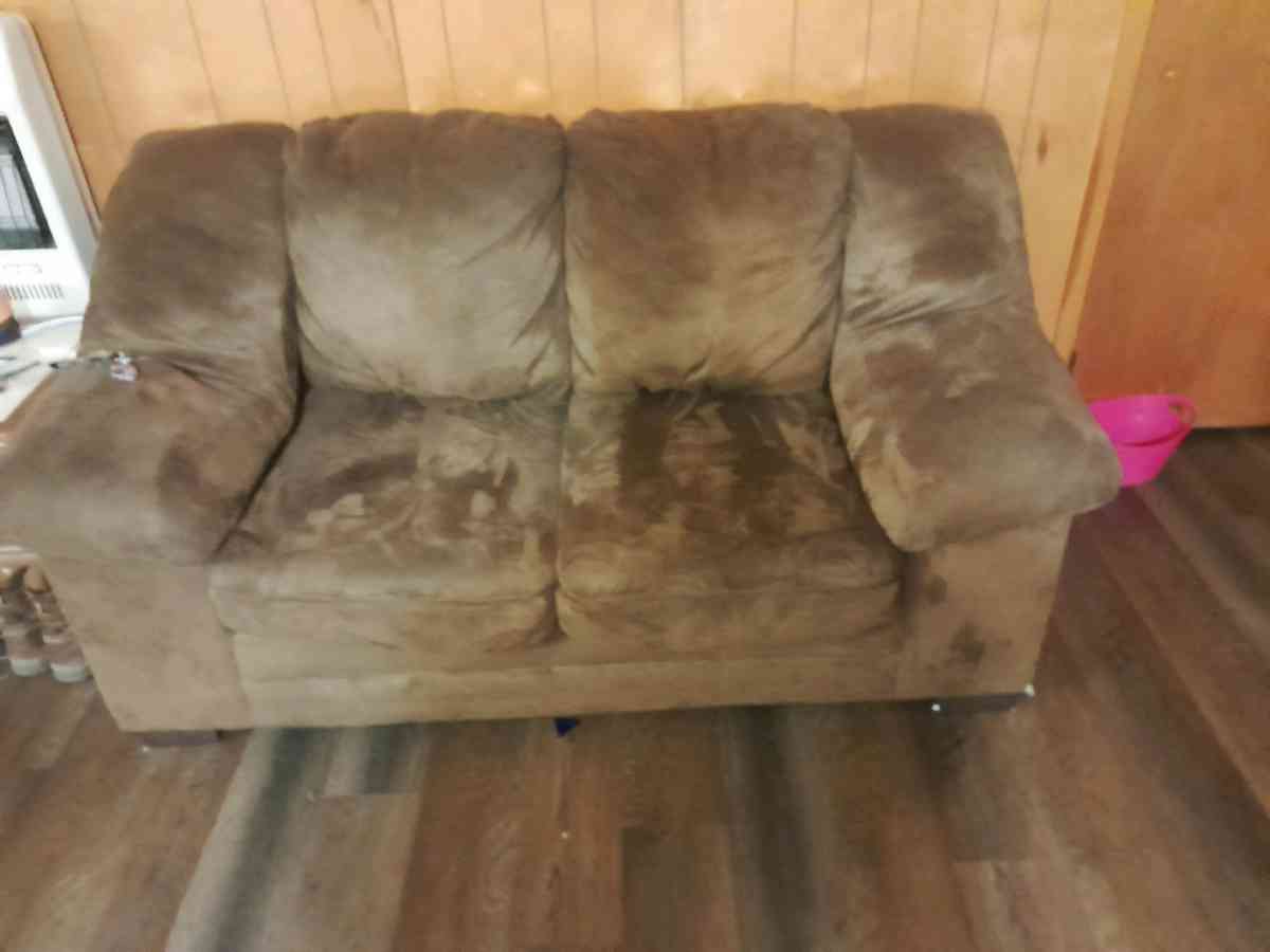 loveseat - Wynne, Arkansas