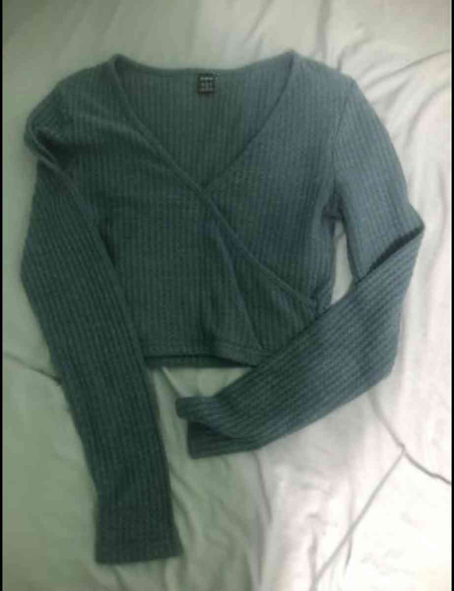 crop tops - Phelan, California - FleaMarketBay