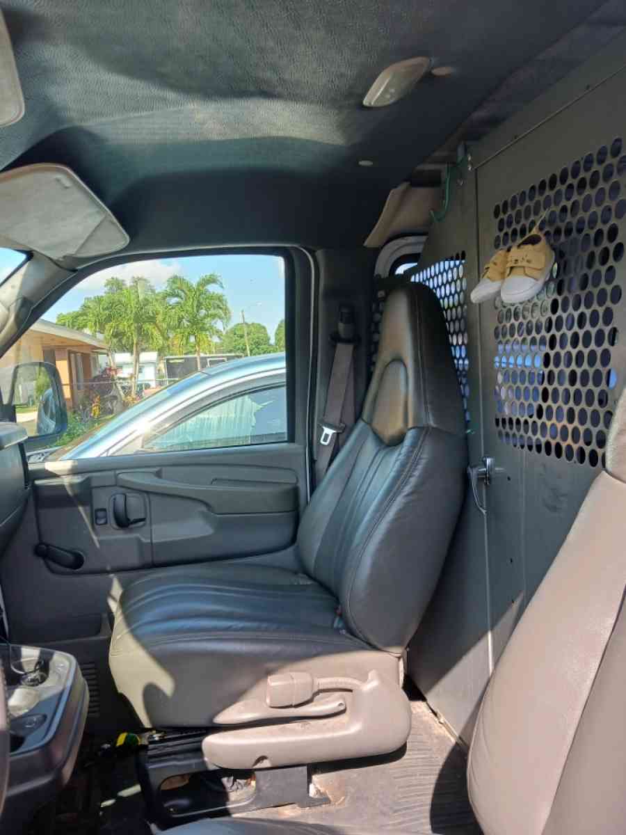 2006 Chevy Express van - Miami, Florida - FleaMarketBay
