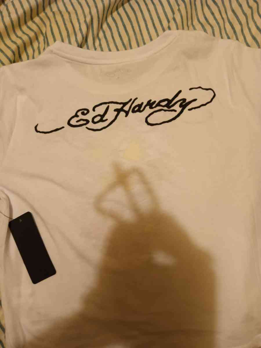Ed Hardy tshirt size large womens - Pocatello, Idaho - FleaMarketBay