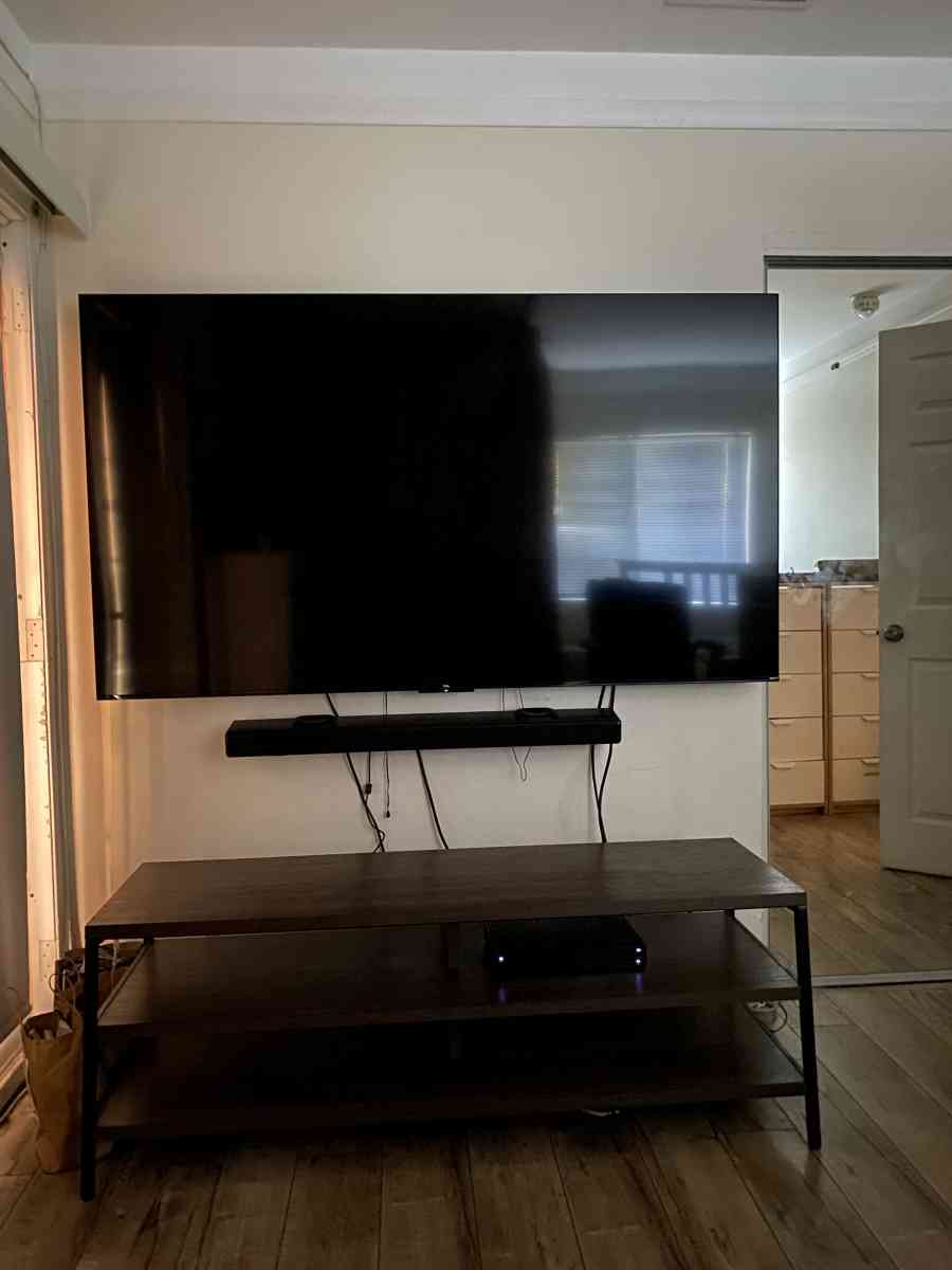 75 inch smart tv - Van Nuys, California - FleaMarketBay